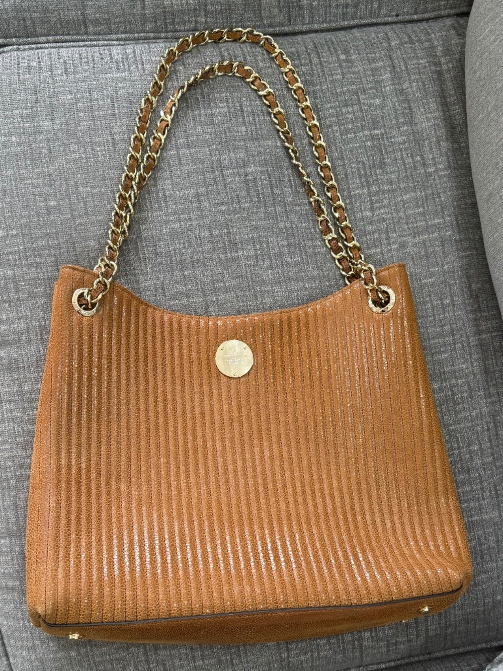 Henri Bendel tan textured shoulder bed gold chain